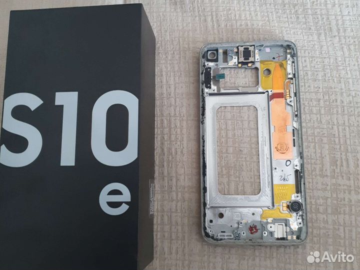 Рамка samsung s10e