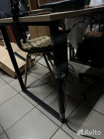 Маникюрный стол