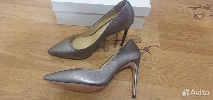 Продаются женские туфли