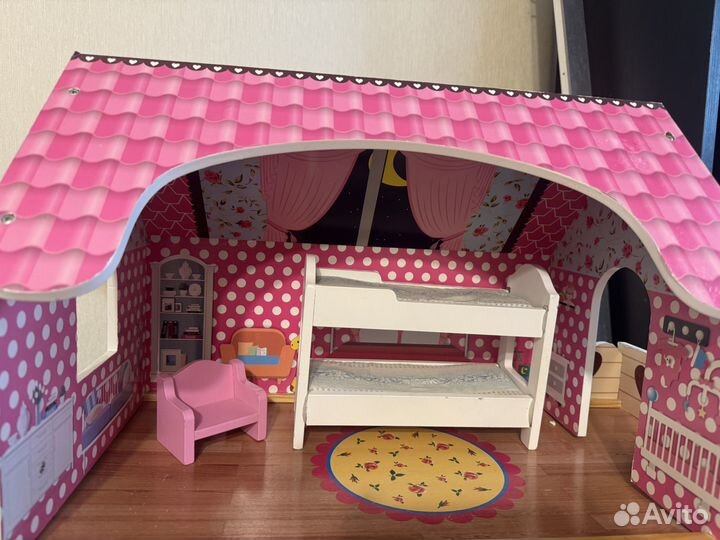 Кукольный домик с мебелью