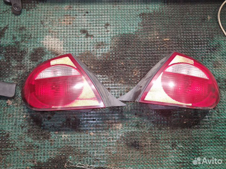 Фонарь задний Dodge Neon 2