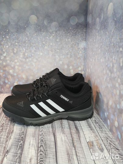 Кроссовки Adidas артикул 2306 чёрный/белый