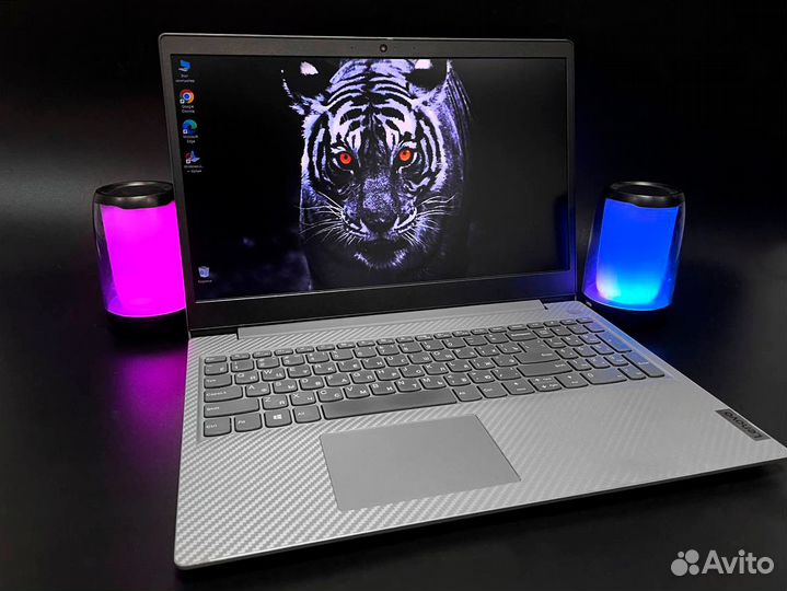 Ноутбук Lenovo Intel UHD + Full HD/SSD