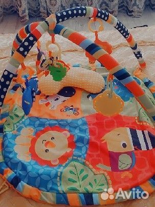 Развивающий коврик с дугами