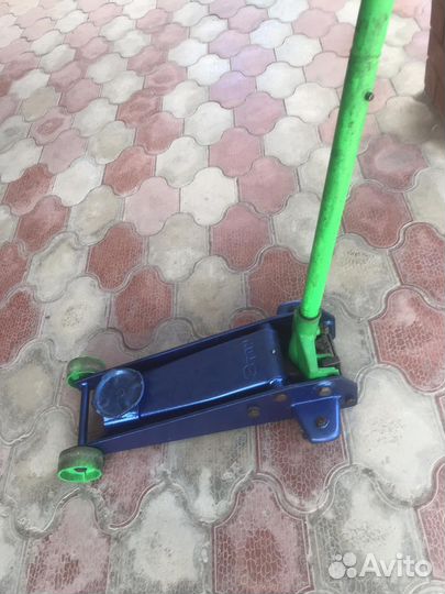 Домкрат подкатной 3 тонны бу