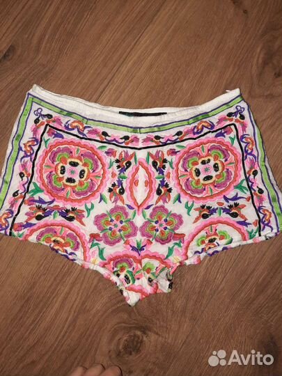 Шорты с вышивкой новые