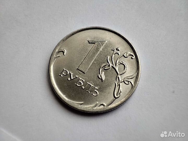 Монета 1 рубль 2019 год (брак )