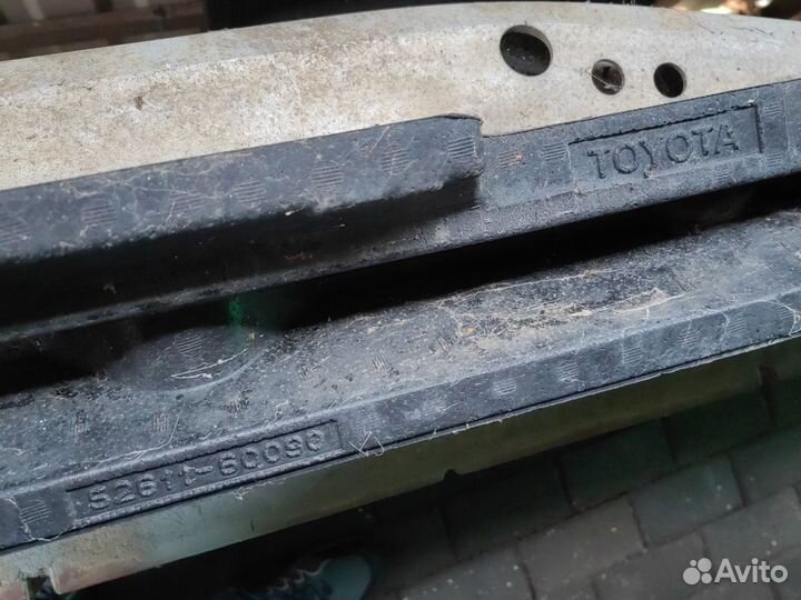 Усилитель бампера Тойота Ленд Крузер 200