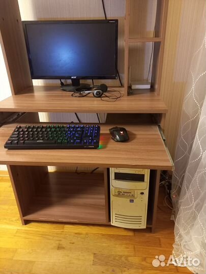 Компьютерный письменный стол