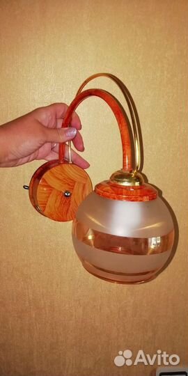 Светильник на стену