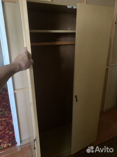 Шкаф платяной