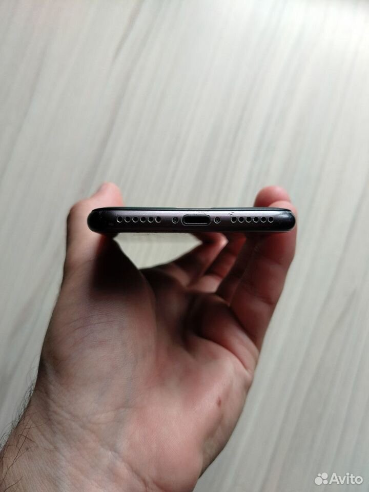 iPhone 8, 64 ГБ