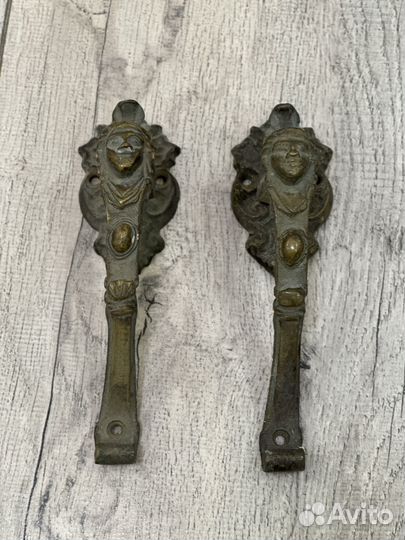 Бронзовые дверные ручки