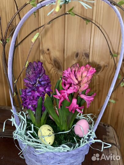 Цветочная композиция в корзинке