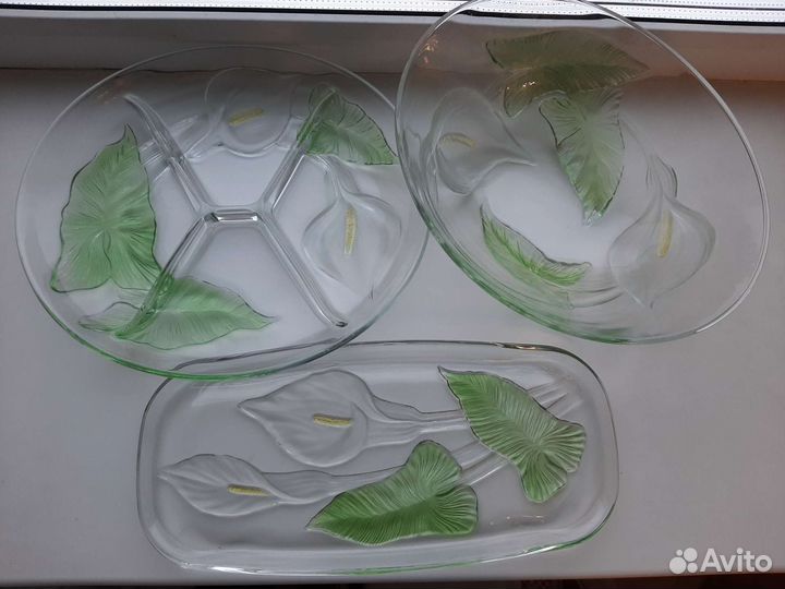 Салатник, менажница и тарелка