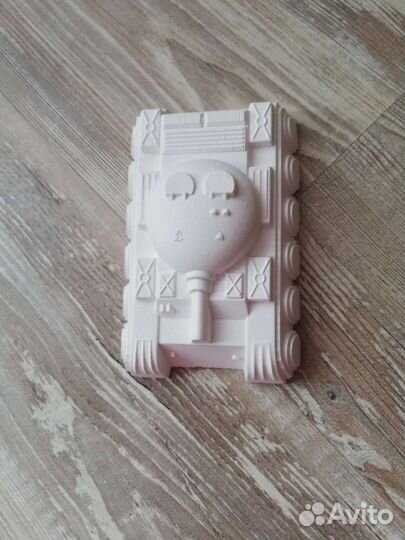 Фигуры из гипсы. Поделки из гипса. Танк