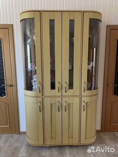 Шкаф витрина