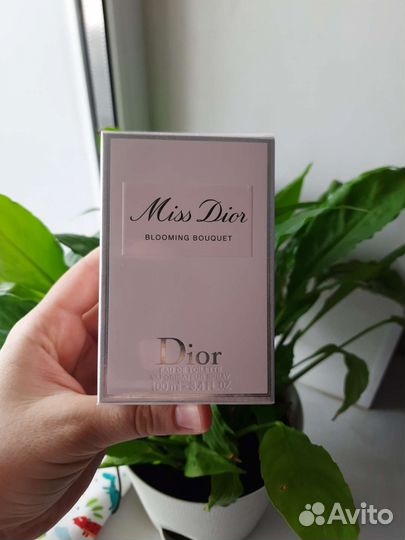 Парфюм для девушек Мисс Диор розовый