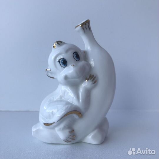 Фарфоровые статуэтка обезьянки