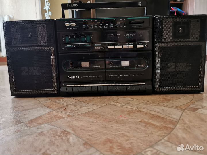 Кассетный магнитофон philips