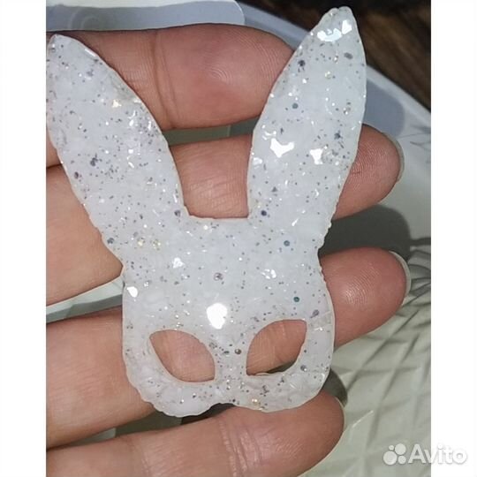 Брошь маска зайца