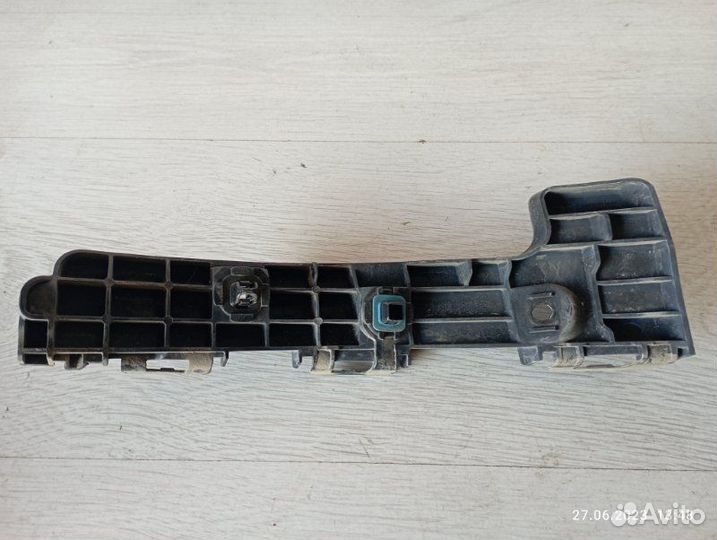 Крепление бампера заднее правое Lexus Rx350 2010