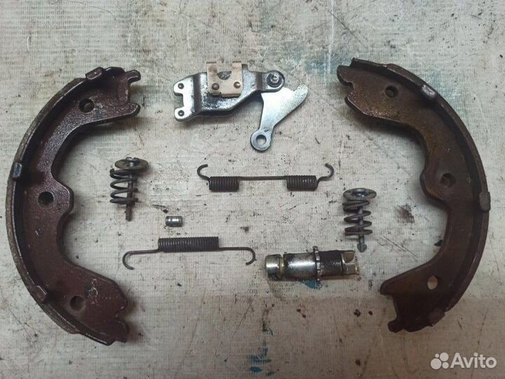 Механизм стояночного тормоза задний правый Nissan