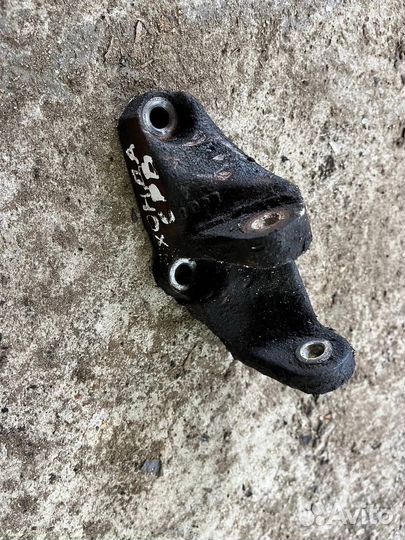 Кронштейн опора крепление Honda CRV rd1 црв