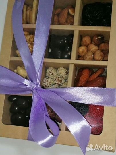 Подарочный набор орехов и сухофруктов. Подарок