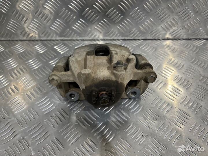 Суппорт передний правый Kia Rio 3