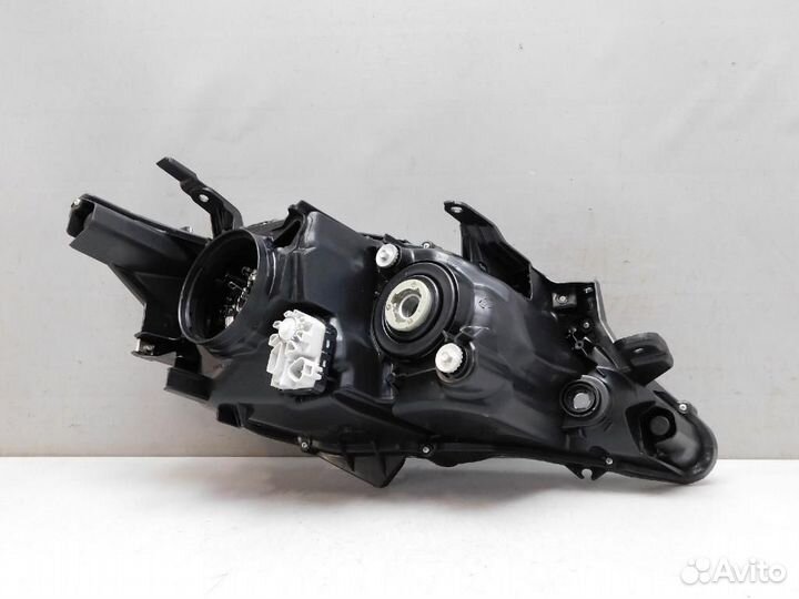 Фара левая Toyota Camry