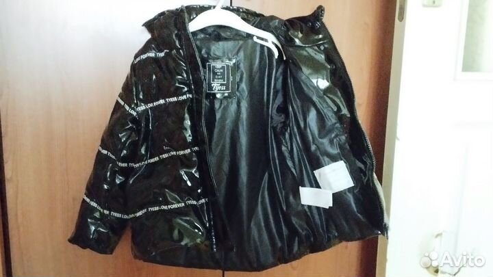 Куртка утепленная лаковая 104см на девочку