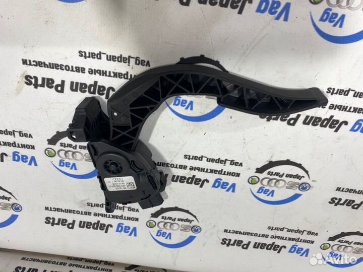 Педаль газа Audi A5 T8 cala 2008