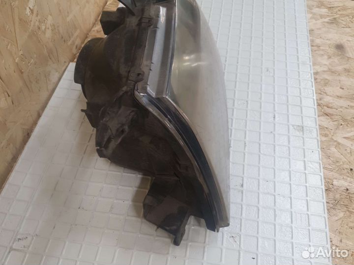 Фара левая Mitsubishi pajero montero 3