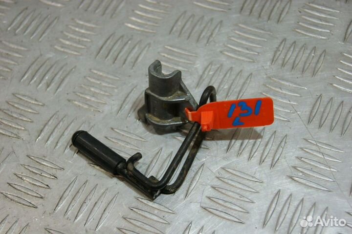 Крючок левый Yamaha XJR1200