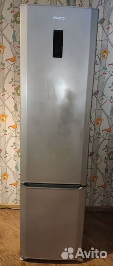 Full No Frost холодильник Beko 54x60x201 см