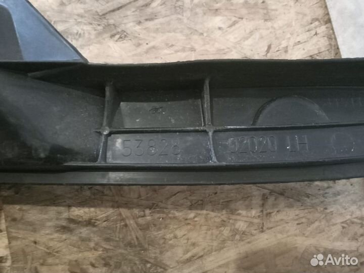 Пыльник крыла Тойота Королла Е120