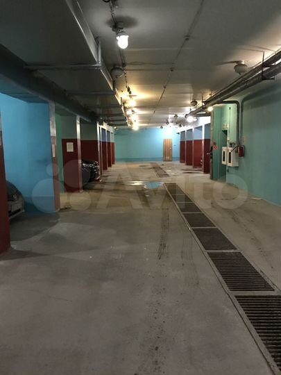 Машиноместо, > 30 м²