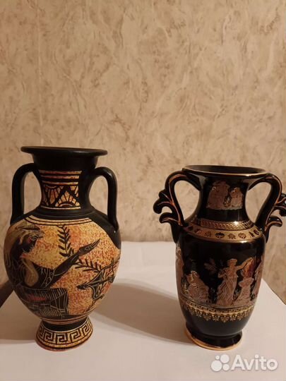 Амфора,фарфоровая,привезены оттуда.Греция