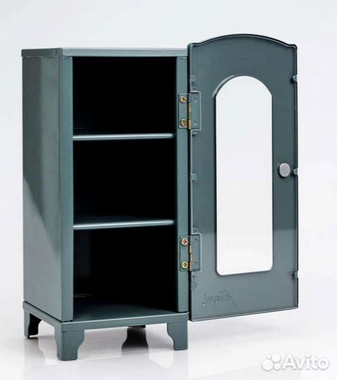Металлический шкаф для кукольного домика