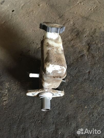 Главный тормозной цилиндр с бачком