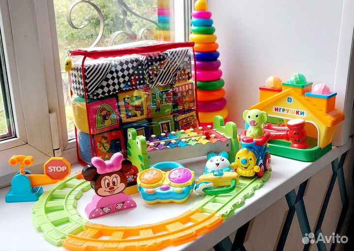 Развивающие игрушки для малышей пакетом