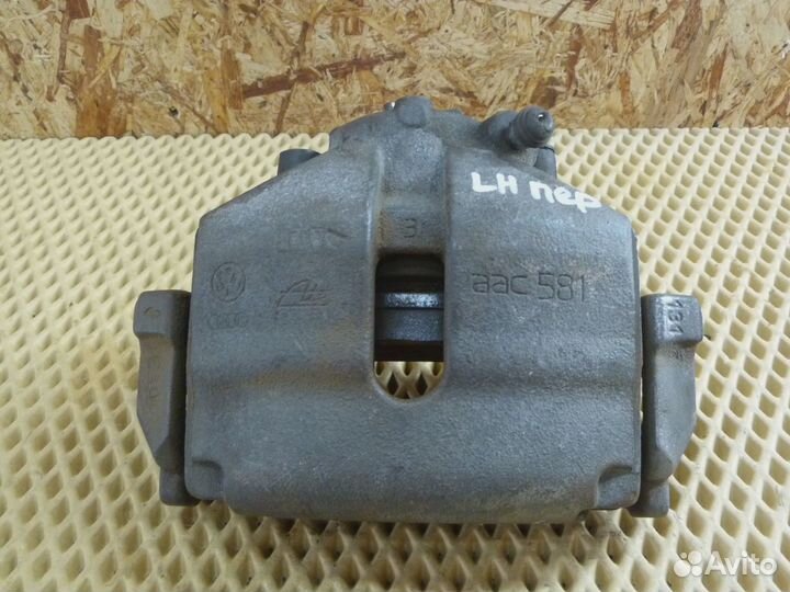 Суппорт передний левый VW Passat B7 2011-2015 (1K0615123E 1K0615125A)