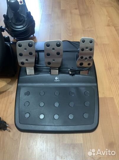Игровой руль logitech g27 в идеальном состоянии