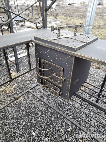 Кованые мангалы с крышей и печью