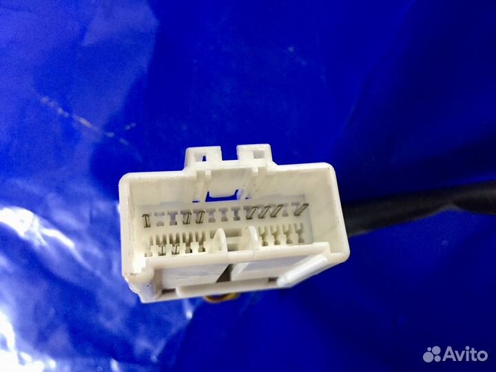 Кнопка стеклоподъемник пер прав двери Hyundai ix55