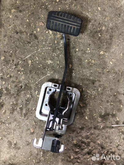 Педаль тормоза АКПП Mitsubishi Lancer 9