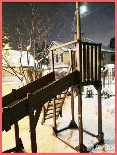 Зимняя деревянная заливная горка