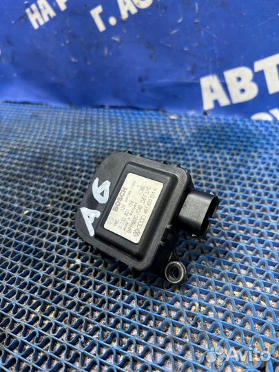 Моторчик заслонок отопителя Audi A6C5 седан 1999