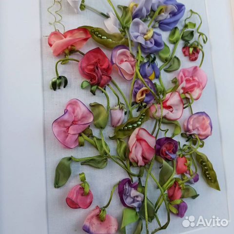 Картина вышитая шелковыми лентами. Горошек